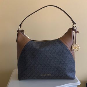 Michael Kors “Aria” Shoulder Bag extremely good condition